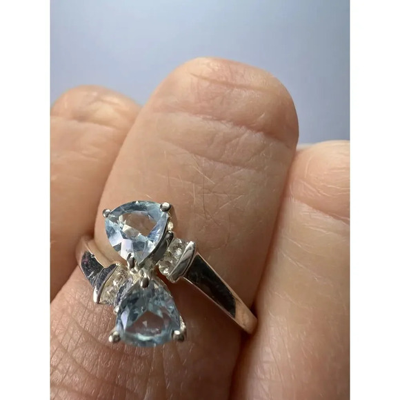 Trillium cut blue topaz bypass ring in rhodium over sterling silver size 9 - Picture 4 of 10